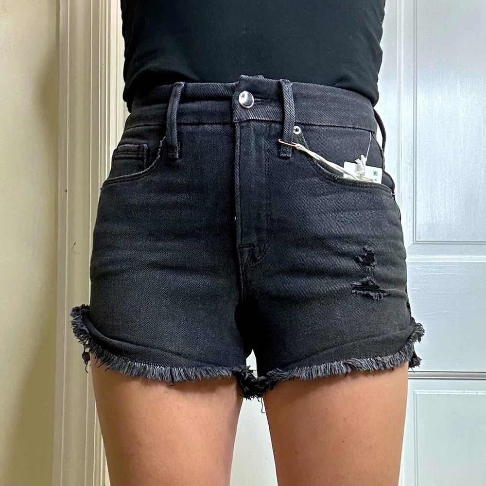 Good American Good Curve Distressed Frayed Hem Denim Short in Black - Size 00